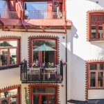 Innergård söderläge med balkong i sol. Kontakta oss för fler bilder.