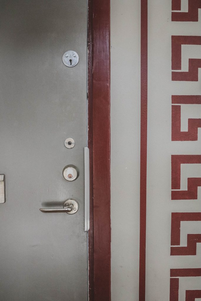 Dörr, trappuppgång